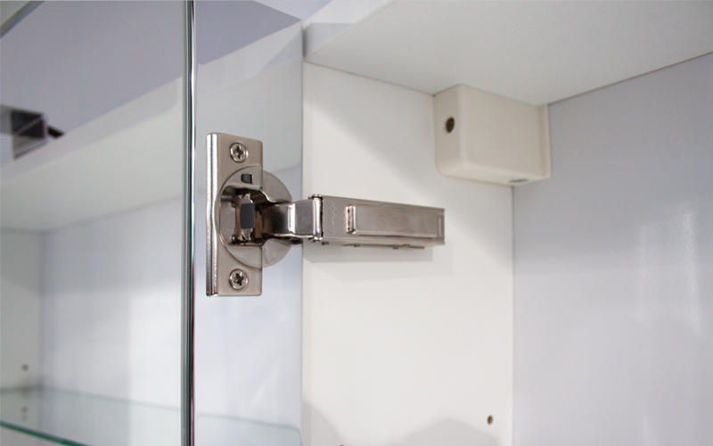 Halter und Scharnier Spiegelschrank